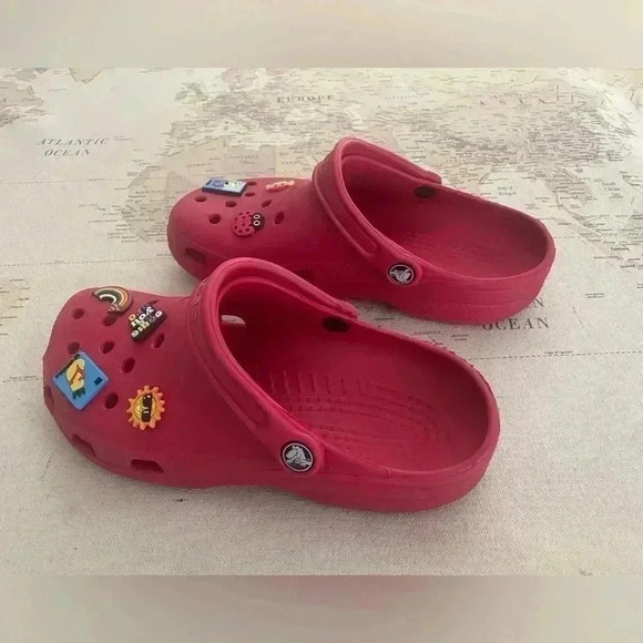 Crocs Classic Clog Varsity Red
W/Jibbits - Picture 4 of 9